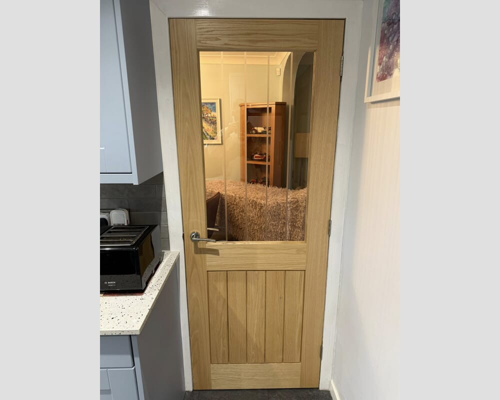 610x1981x35mm (24") Cottage Oak Clear Glass with Frosted Lines - Prefinished Internal Doors